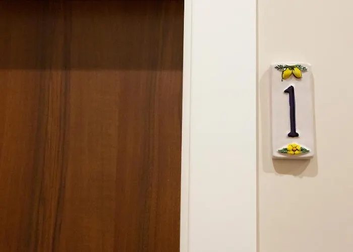 Handmade Rest 3* نابولي